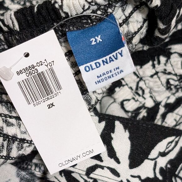 NWT Old Navy jumpsuit size 2X black white floral smocked linen cami cropped - Picture 3 of 11